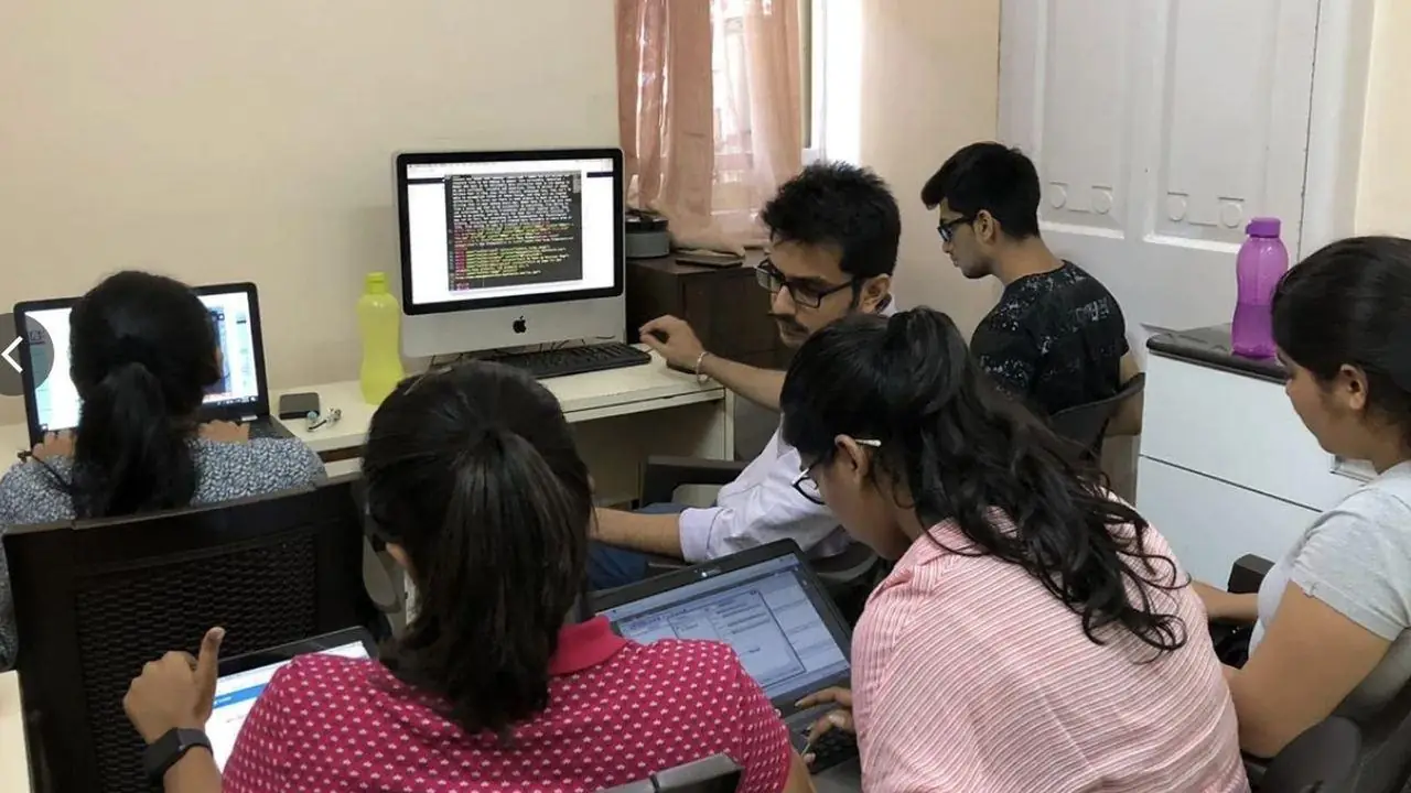 Students in a class at Compufield Kemps Corner